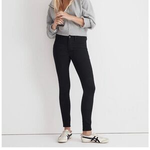 MADEWELL Black 9" Mid-Rise Roadtripper Skinny Jeans in Bennett Wash